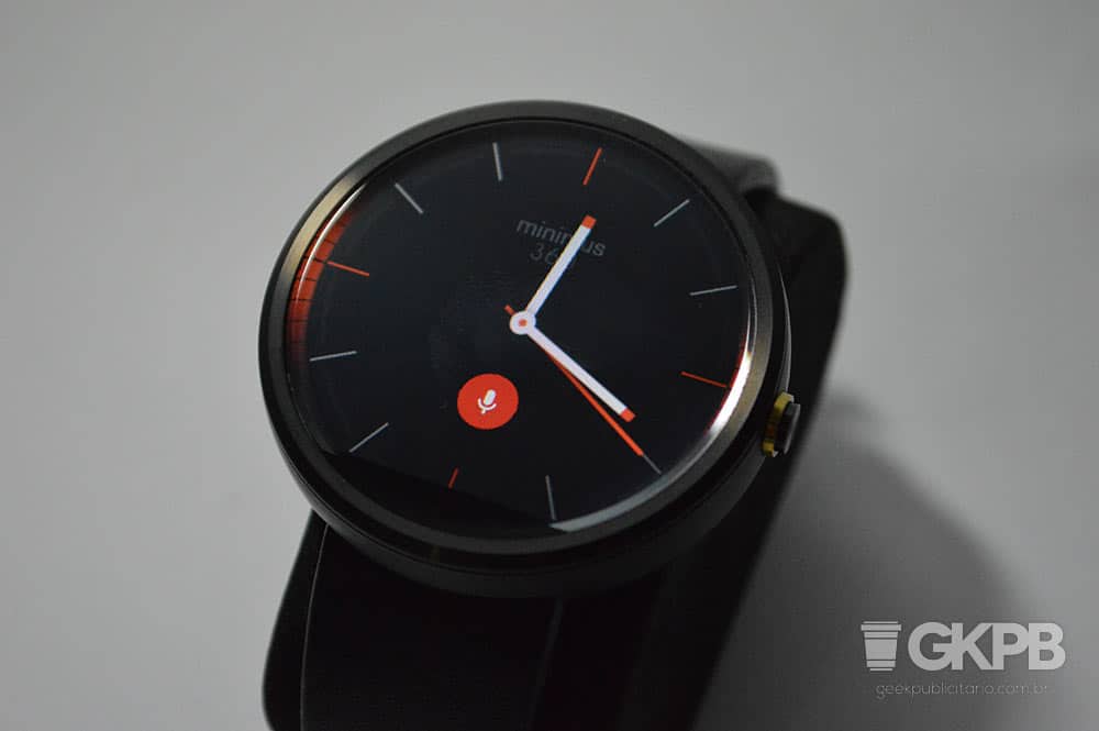 Moto 360 é o primeiro smartwatch com cara de relógio real