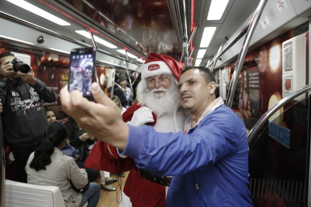 seara-leva-papai-noel-personaliza-trens-metro-sp-3-blog-geek-publicitario