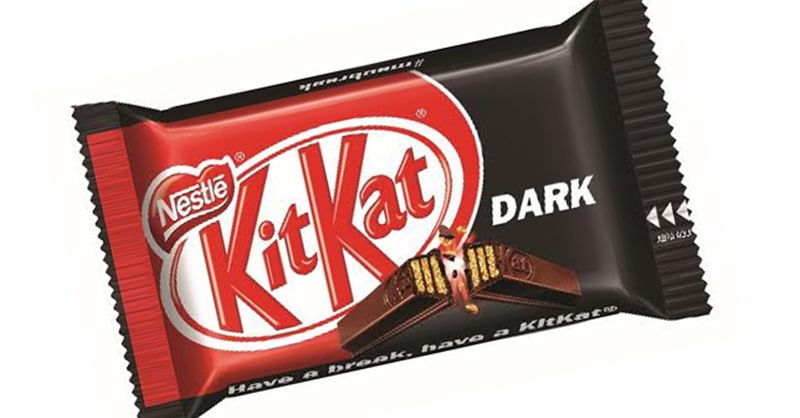 Fora o. КИТКАТ темный. Kitkat дарк. Kitkat черный. Реклама Kitkat Dark.