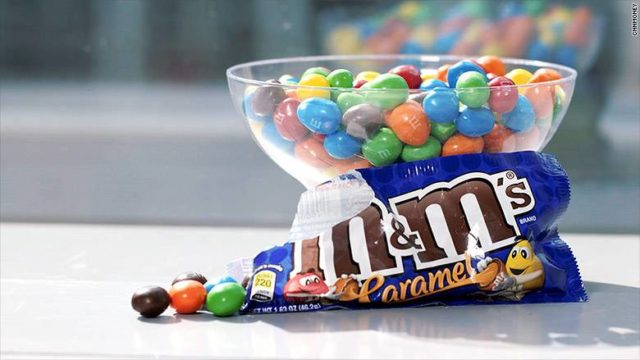 O M&M's de caramelo será o primeiro lançamento de sabor fixo da marca. Até então, a marca apenas havia lançado sabores como edição limitada.