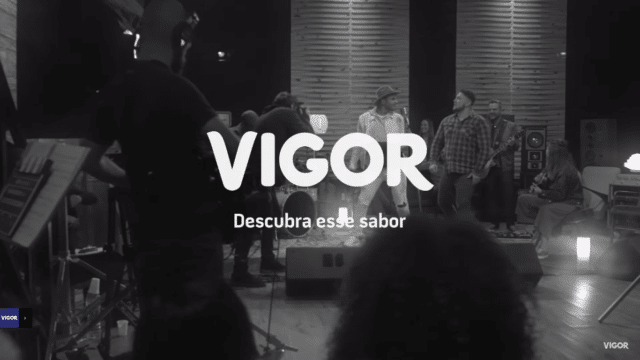 Após anos apostando em enaltecer as características do produto, a Vigor decide seguir outro rumo. Em sua nova campanha, a marca aposta no emocional.
