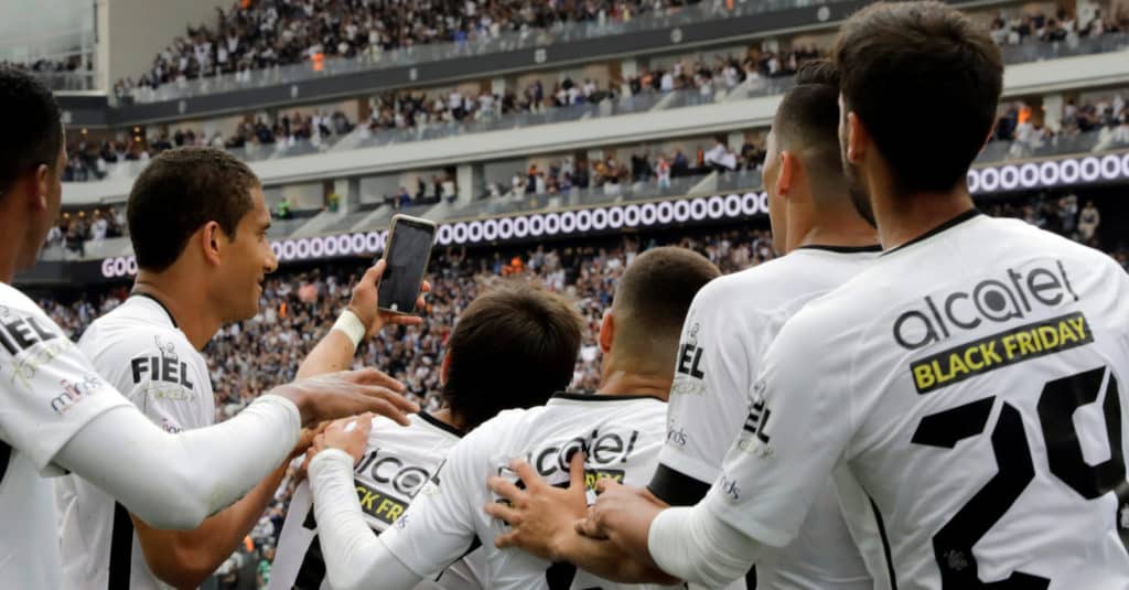 selfie-corinthians-reuter-paulo-whitaker