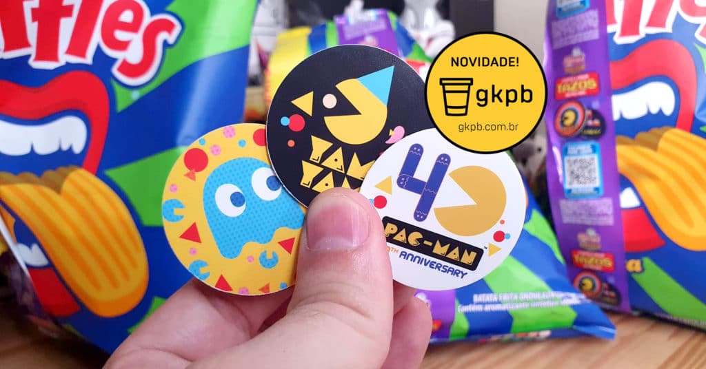 imagem com três tazos da elma chips com estampas que celebram os 40 anos do Pac-Man