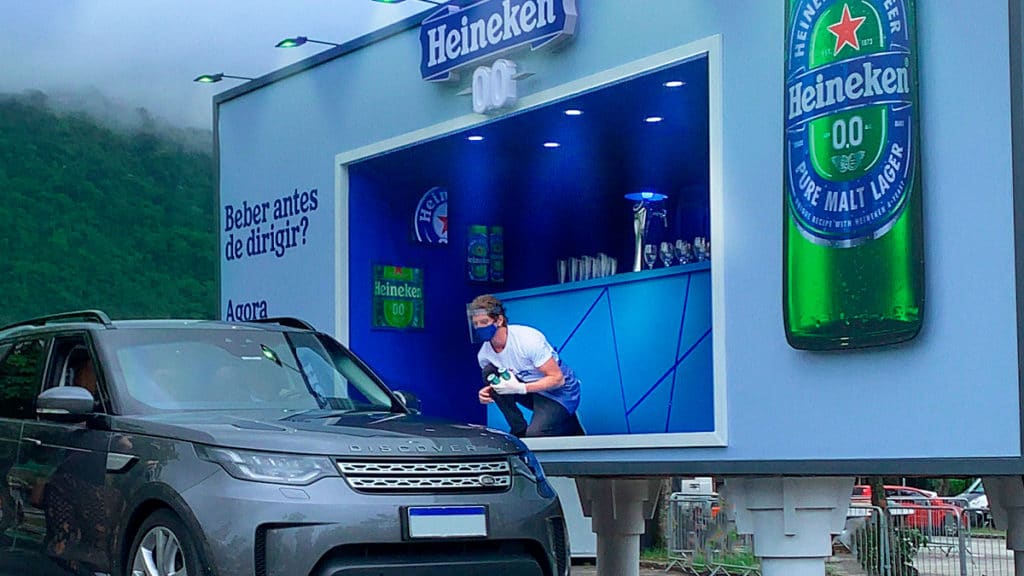 heineken-lanca-outdoor-bar-rio-de-janeiro-experimentacao-gratis-heineken-0.0-geek-publicitario