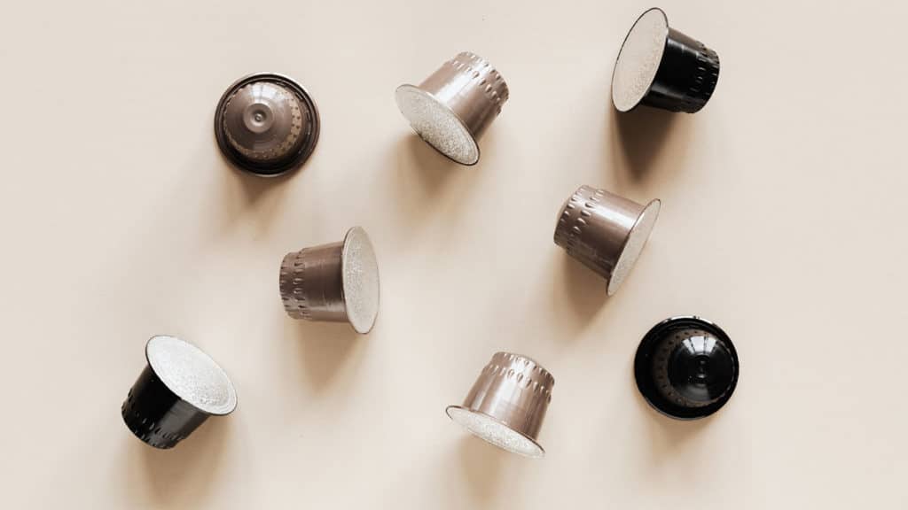 nespresso-pix Cápsulas tipo Nespresso espalhas na mesa