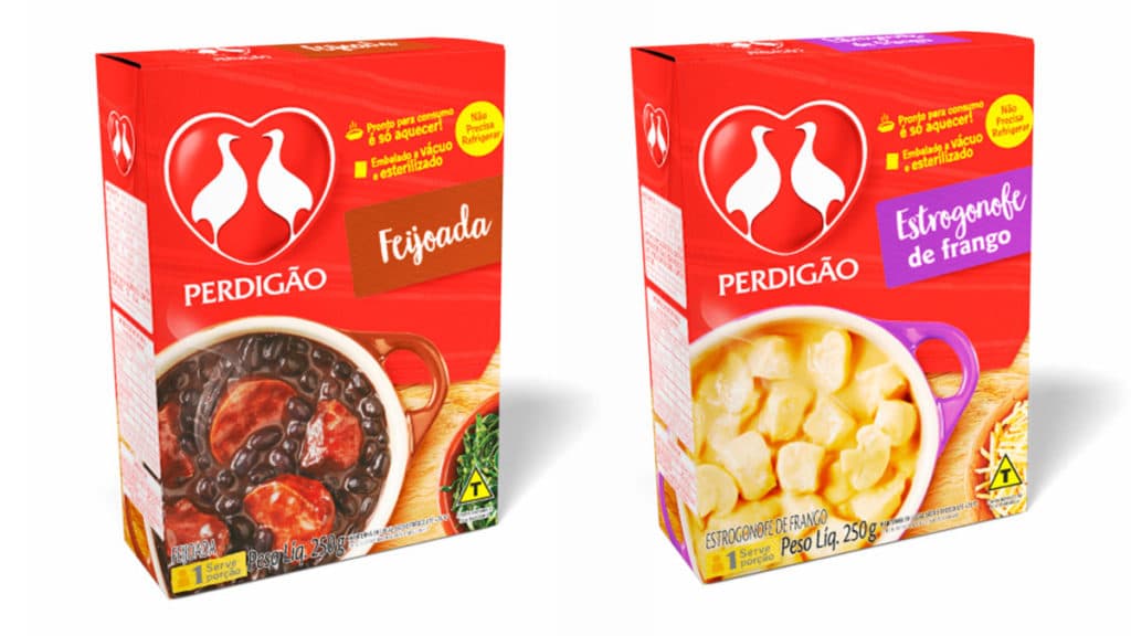 Pratos prontos da Perdigão. Do lado esquerdo a feijoada, e do lado direito o estrogonofe.