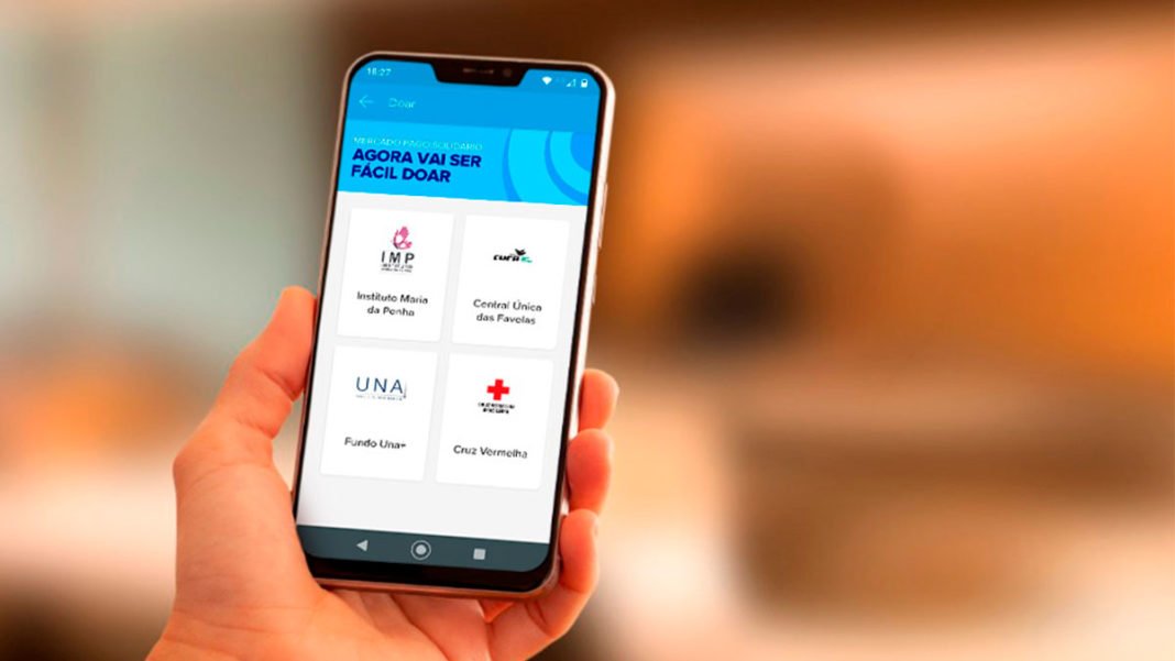 Um celular aberto no botão Doar. Foto de divulgação do Mercado Pago para as inscrições das ONGs.