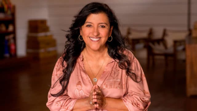 Foto de divulgação da Regina Casé para a homenagem de O Boticário para as mães da linha de frente.