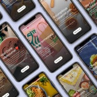 Foto de divulgação para a integração com o Instagram e os stories comerciais da Uber Eats. Uma foto com vários celulares abertos nos stories.