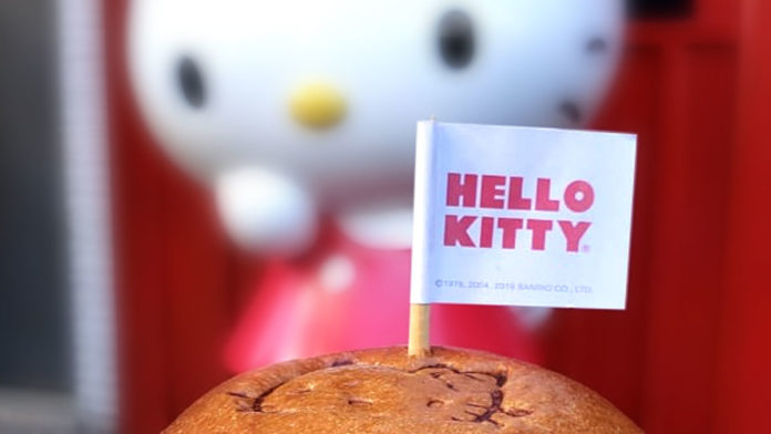 Foto de divulgação do hambúrguer do Dia do Hambúrguer da Hello Kitty.