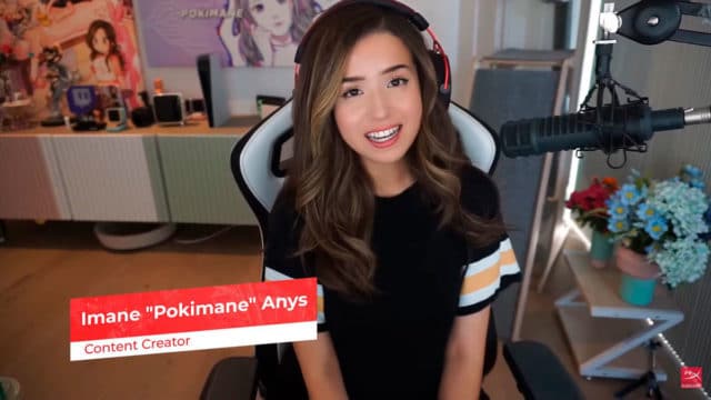 Pokimane para a campanha da HyperX e Rise Above the Disorder.