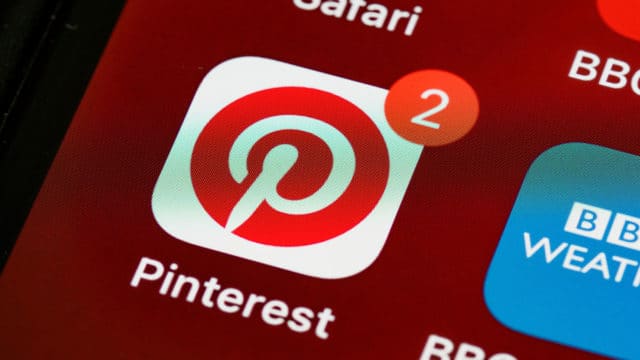 Logo do Pinterest, que anunciou os recursos de História e realidade aumentada.