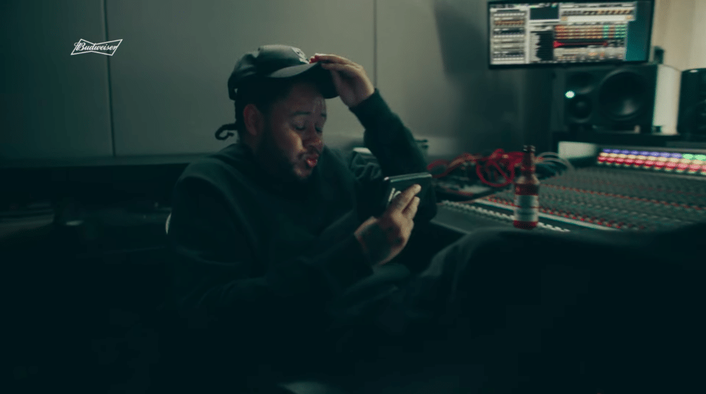 Emicida no filme da Budweiser sobre NBA