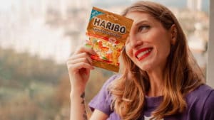 Gabi representa Haribo sabor amora