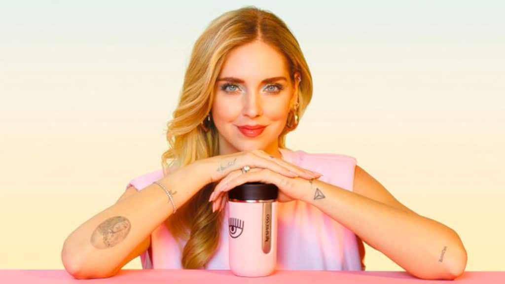 nespresso-chiara-ferragni Chiara Ferragni com a sua Caneca Térmica NOMAD.