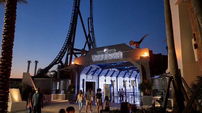 Entrada da nova montanha-russa de Jurassic World da Universal Orlando Resort.