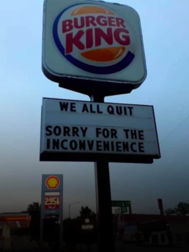Funcionários do Burger King EUA se demitem e deixam recado no letreiro da loja
