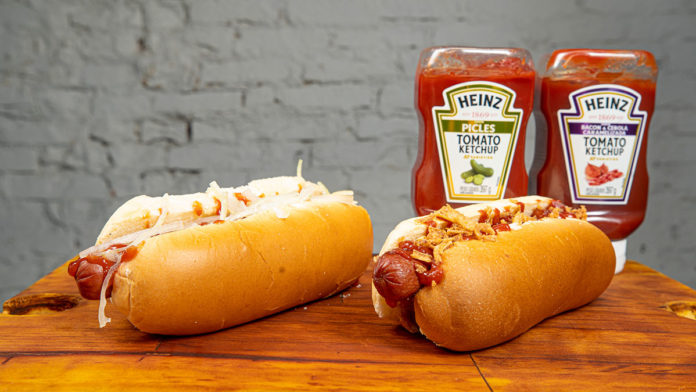 Hot dog do Nathan's com a Heinz para o Dia Internacional da Amizade.
