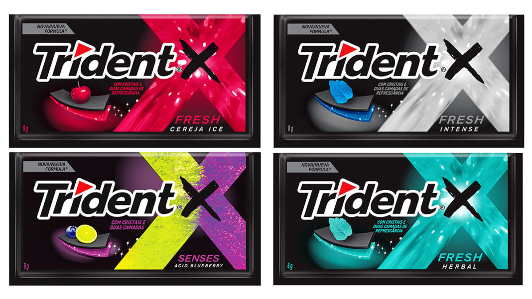 Trident X com goma de mascar preta.