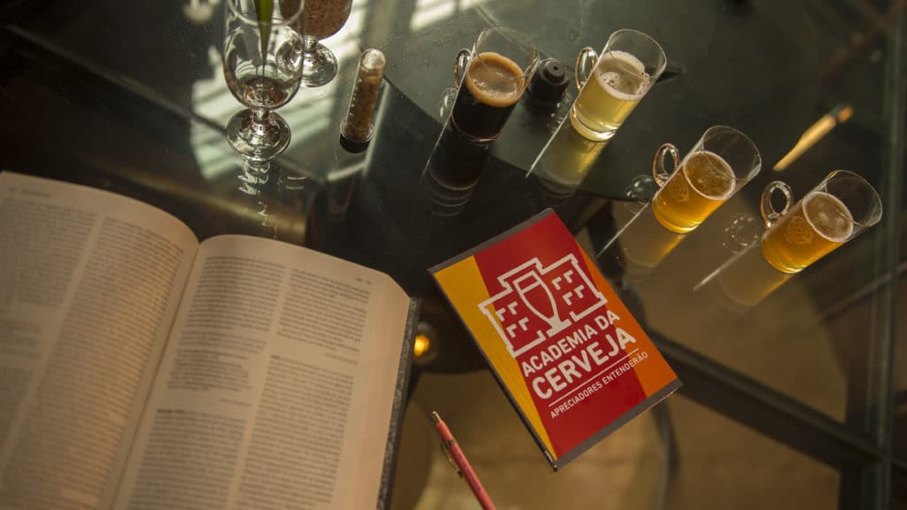 Divulgação do concurso para encontrar um novo escritor da Editora Krater e Ambev.