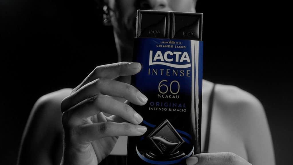 Nova identidade visual de Lacta Intense.