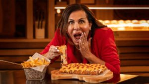 Gretchen com as Royal Cheese Ribs Outback