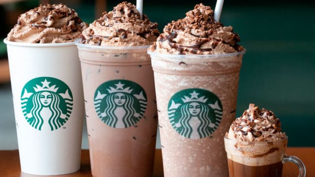 Cafés Triplo Brigadeiro da Starbucks.