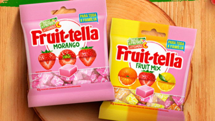 A foto apresenta a nova embalagem compartilhável de Fruittella.