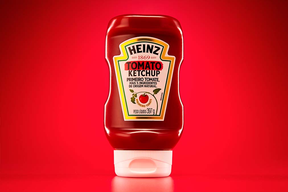 Embalagem Heinz com a palavra Tomato grifada