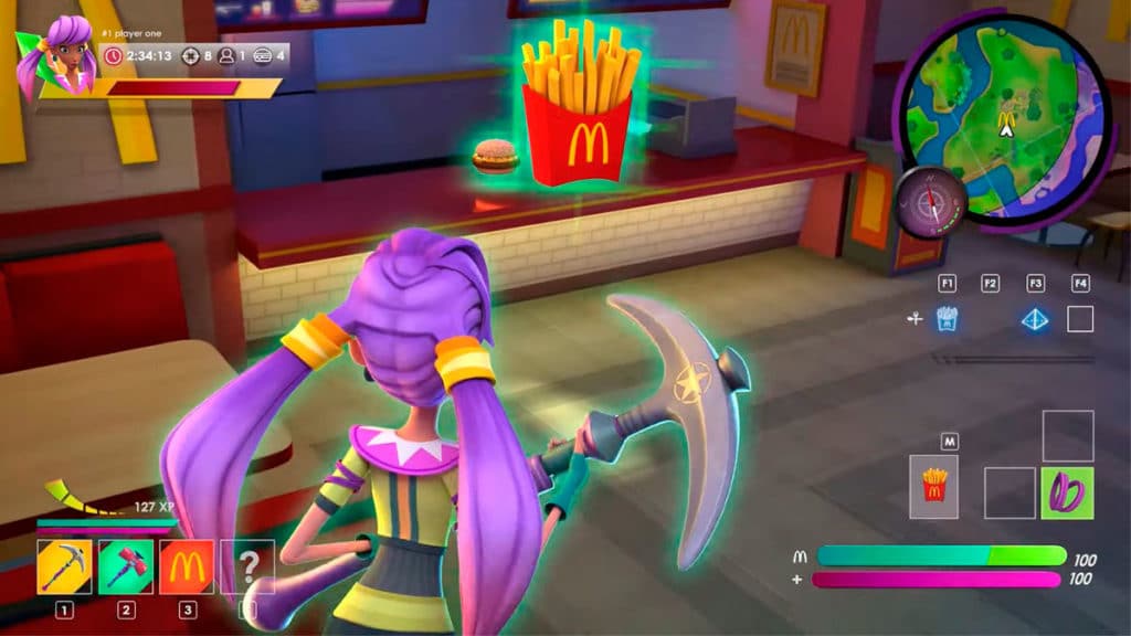 A foto é um frame da campanha do McDonald's com a promoção da BGS, que apresenta um jogo como se fosse Fortnite, em que a personagem está pegando uma McFritas em frente ao balcão de atendimento.