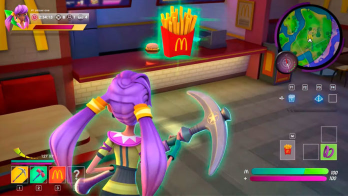A foto é um frame da campanha do McDonald's com a promoção da BGS, que apresenta um jogo como se fosse Fortnite, em que a personagem está pegando uma McFritas em frente ao balcão de atendimento.