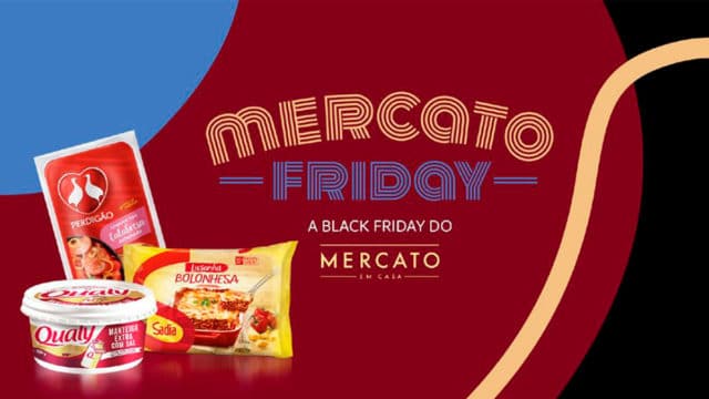 A foto apresenta um fundo geométrico com as cores azul, vermelho, preto e creme, com uma manteiga Qualy, uma linguiça Perdigão e uma lasanha Sadia no canto inferior esquerdo, ao lado do nome Mercado Friday, a black friday do Mercato Sadia.