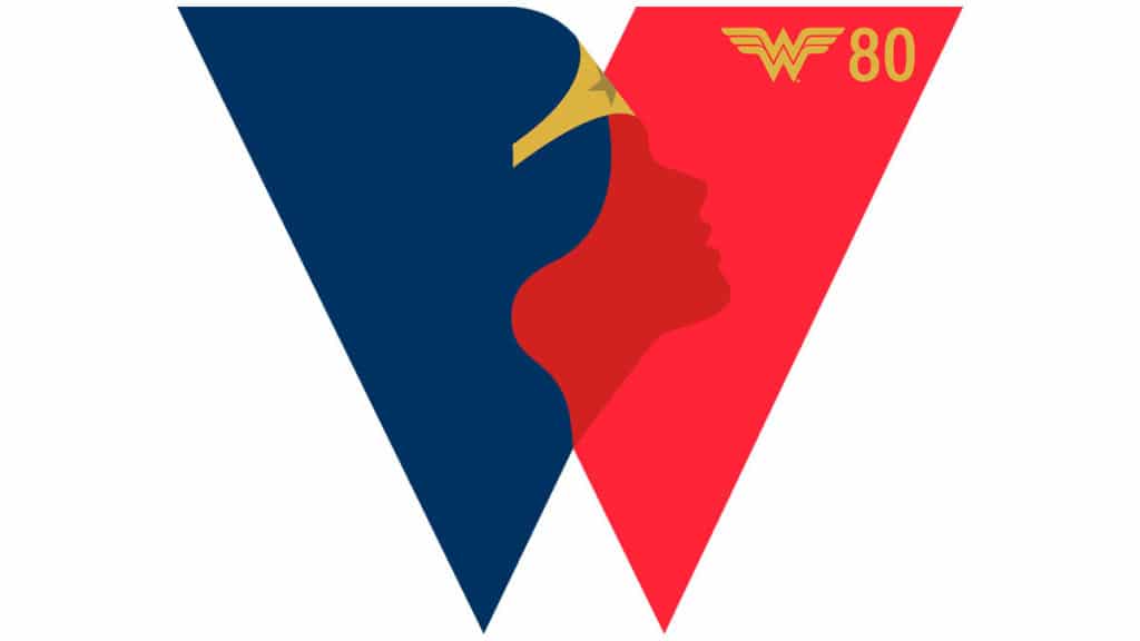 A foto apresenta uma letra "W" azul e vermelha, com o perfil da Mulher-Maravilha desenhado nele e o logo de 80 anos no canto superior direito.