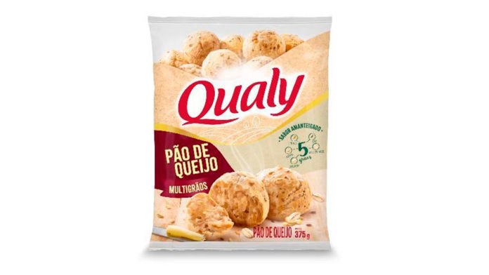 A foto apresenta a embalagem do Pão de Queijo Multigrãos Qualy.