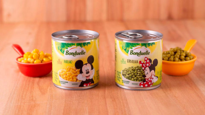 A foto apresenta o milho e a ervilha da Bonduelle, com o lincenciado da Disney.