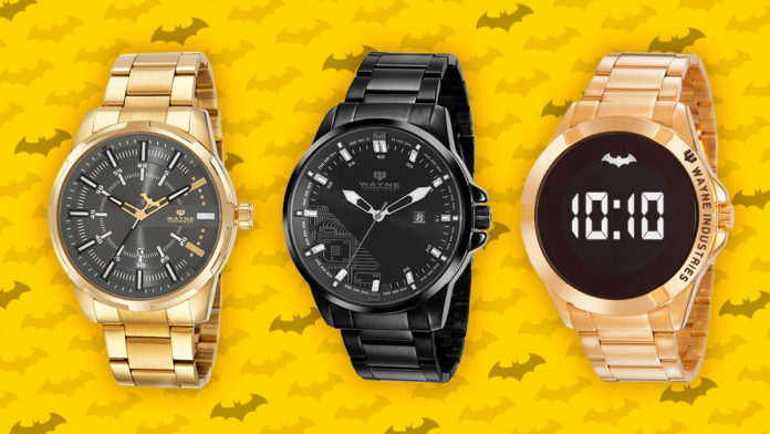 A foto apresenta três relógios da coleção da C&A e Batman.