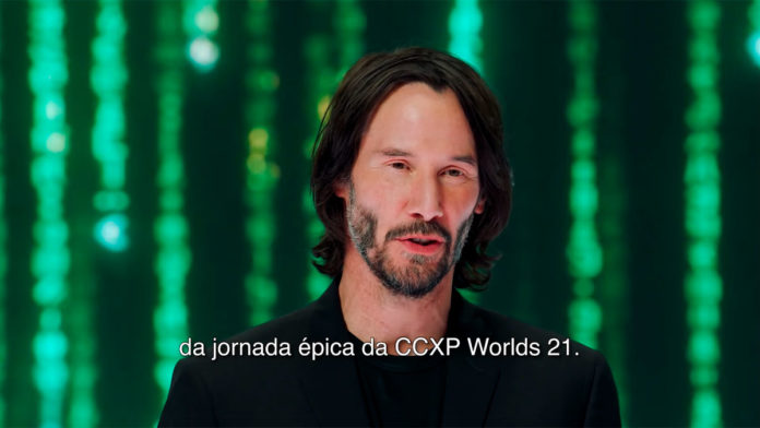 A foto apresenta o Keanu Reeves anunciando a presença do elenco de Matrix na CCXP Worlds 21.