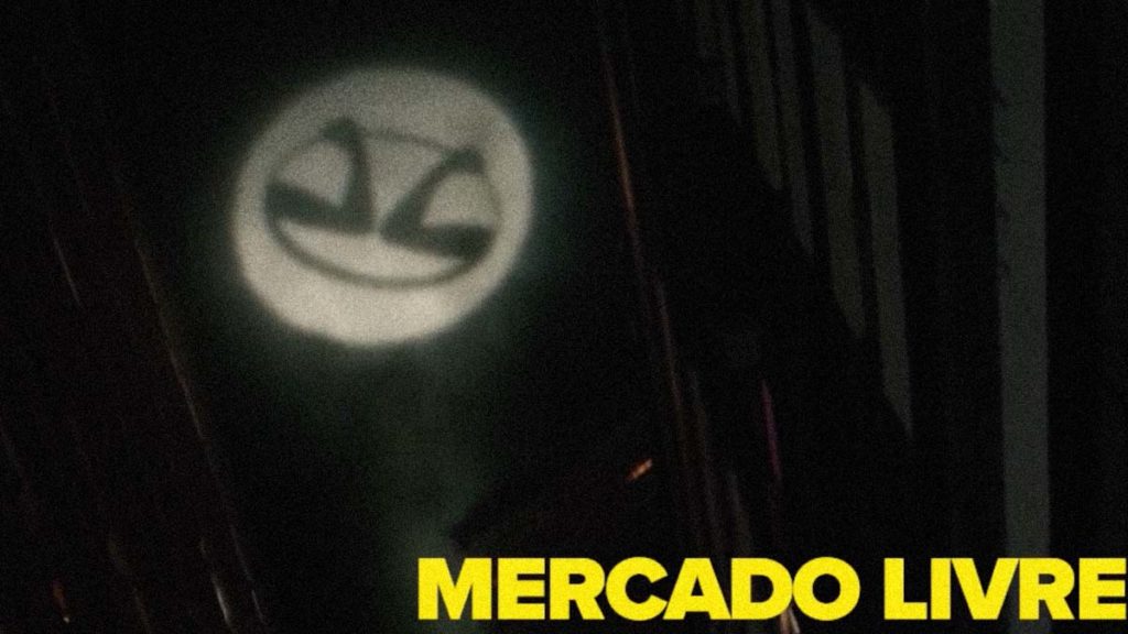 Mercado Livre recria 'Bat Sinal' para anunciar patrocínio da CCXP Worlds 2021