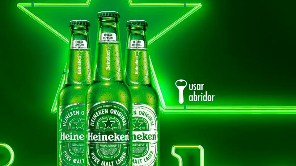 Heineken lança rótulos especiais para celebrar energia 100% verde