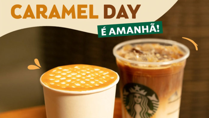 A foto apresenta duas bebidas de caramelo junto com o logo do Caramel Day da Starbucks e um aviso sobre o evento acontecer amanhã (01/12).
