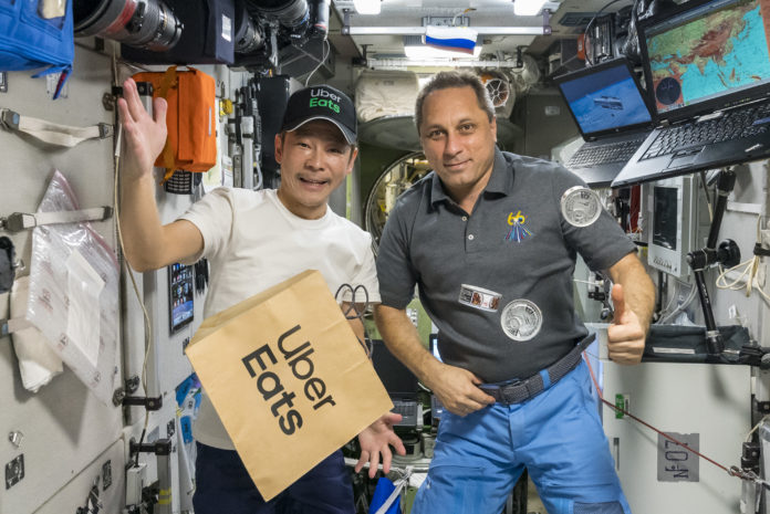 Uber Eats faz entrega de comida no espaço