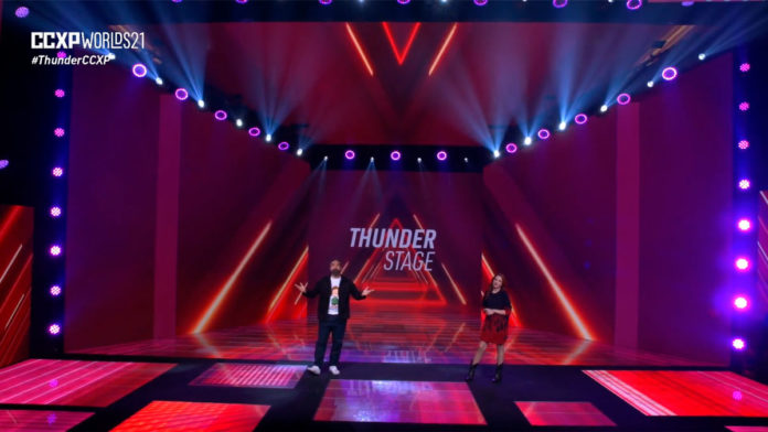 A foto apresenta o Thunder Stage da CCXP Worlds 21, que bateu recorde de audiência.