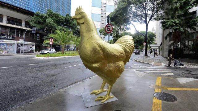 NotCo leva frango dourado para centro de SP e lança NotChicken