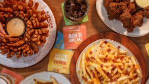 Outback oferece combos com comida e bebida à vontade para fim de ano