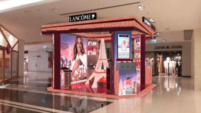 A foto apresenta a loja pop-up da Lancôme.
