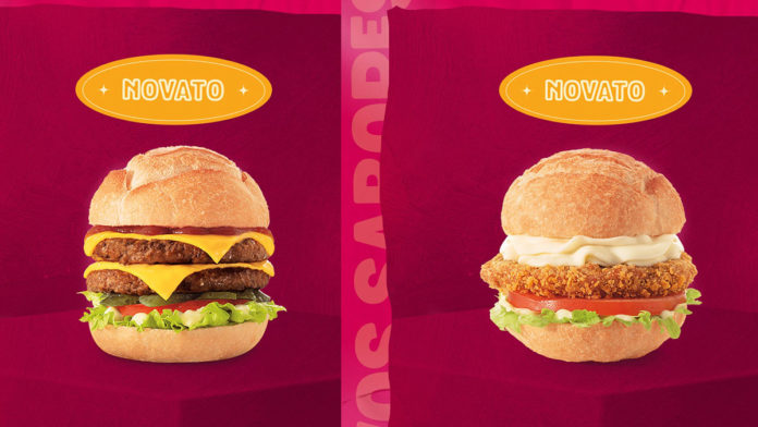 A foto apresenta os novos sanduíches do Ragazzo, na esquerda o Double Burguer e na direita o Burguer Chicken Crunchy.