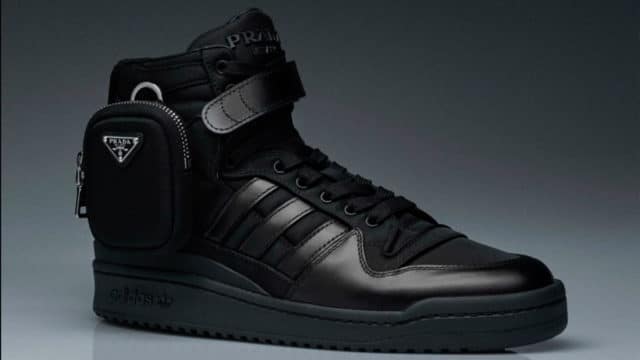 A foto apresenta o tênis da Adidas com a Prada.