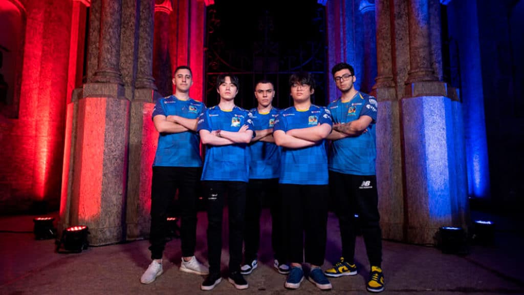 A foto apresenta a Rensga, nova equipe patrocinada pelo AliExpress.