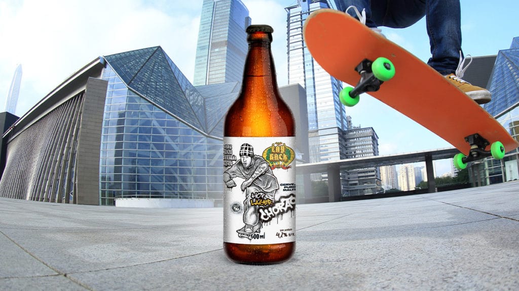 layback-chorao-lohn-bier A foto apresenta o novo rótulo da LayBack em parceria com o Chorão e com a Lohn Bier.