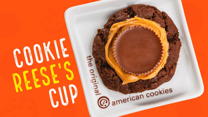 A foto apresenta o novo Cookie Reese's, nova sobremesa da parceira entre a Mr. Cheney e a Reese's.